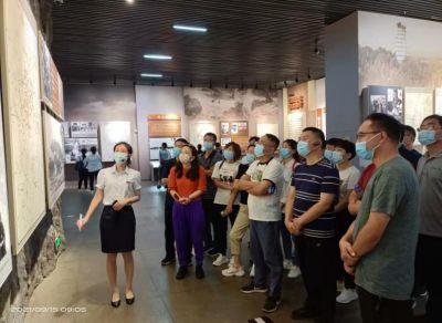 傳承遵義會議精神  求真務(wù)實(shí)  尋新求變